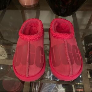 Pink ugg slippers size 8